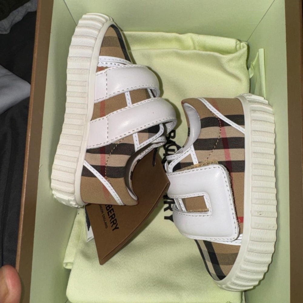 Burberry sneakers